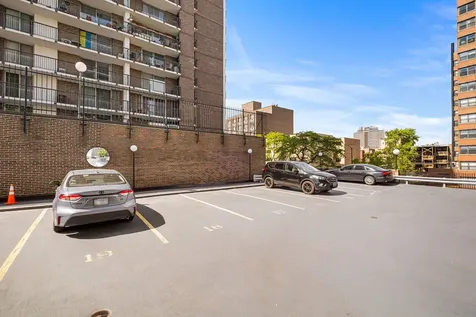 5901 North Sheridan Road Chicago IL 60660