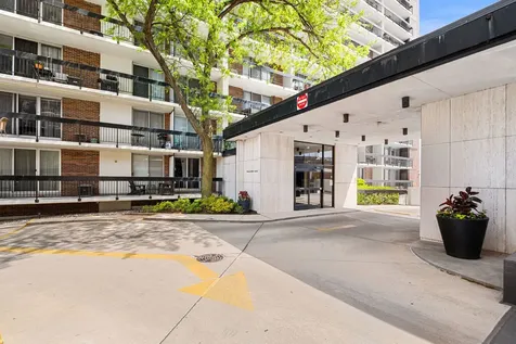 5901 North Sheridan Road Chicago IL 60660