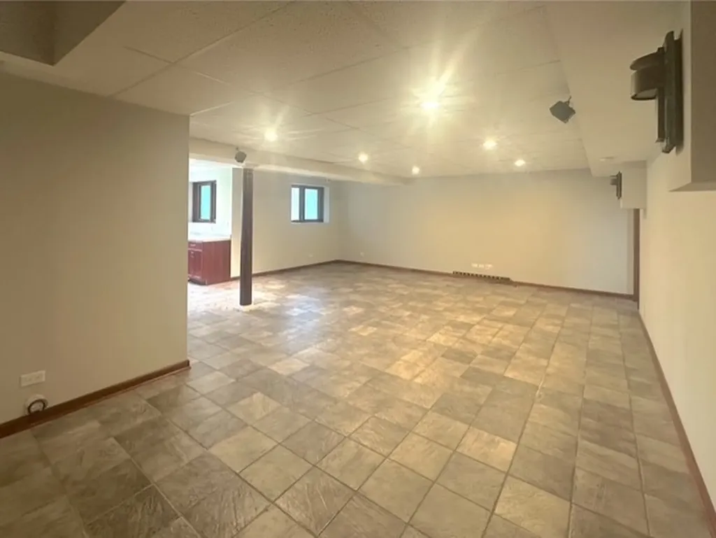 670 Leslie Court Carol Stream IL 60188