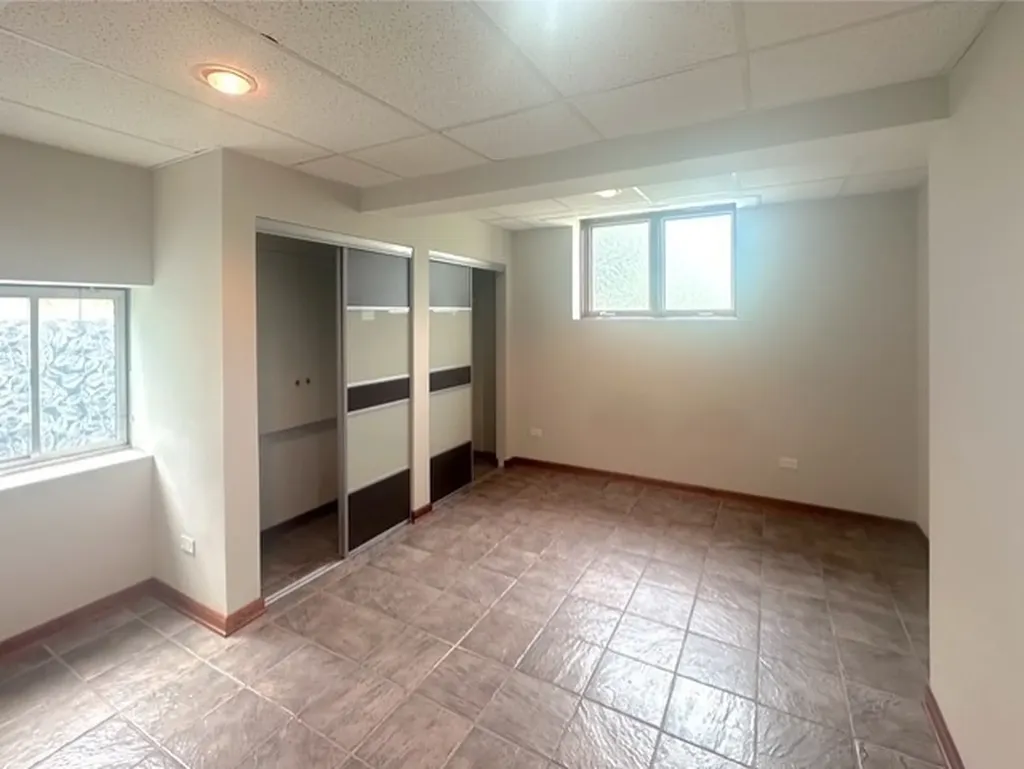 670 Leslie Court Carol Stream IL 60188