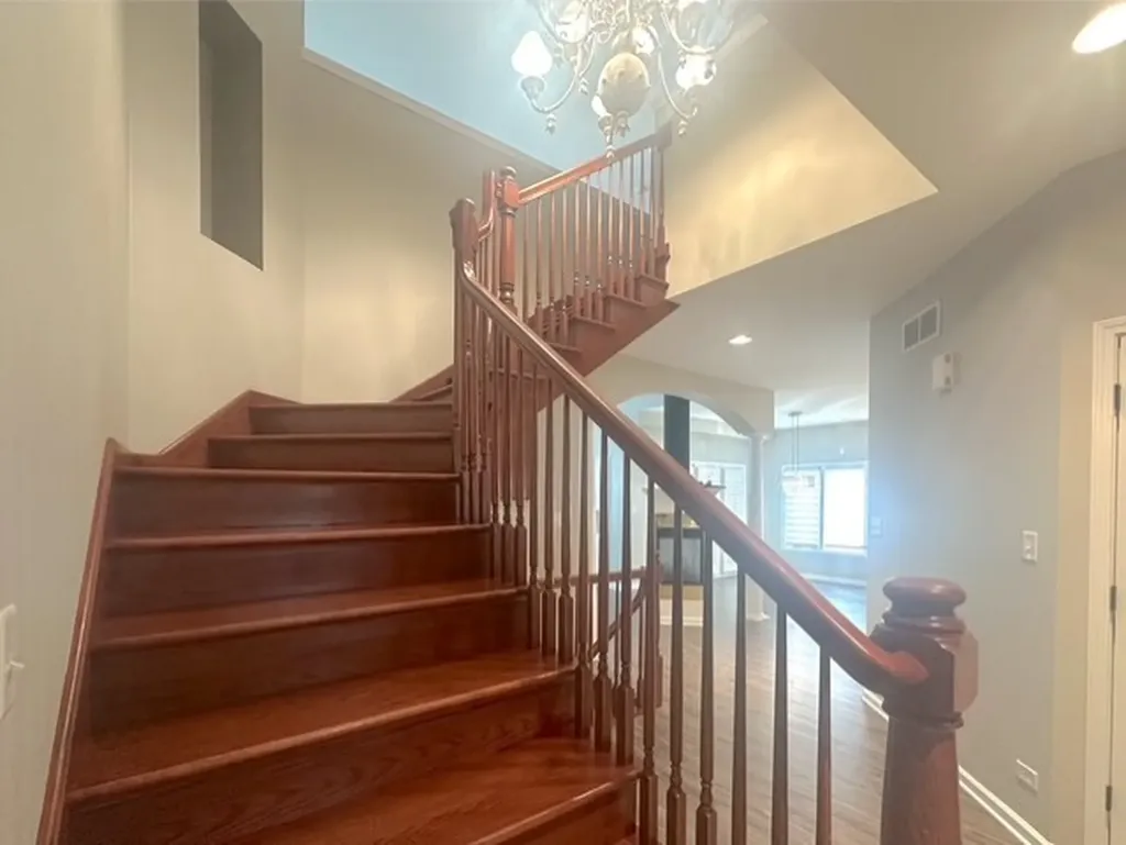 670 Leslie Court Carol Stream IL 60188