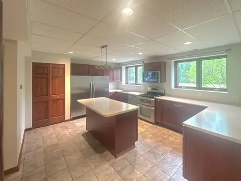 670 Leslie Court Carol Stream IL 60188