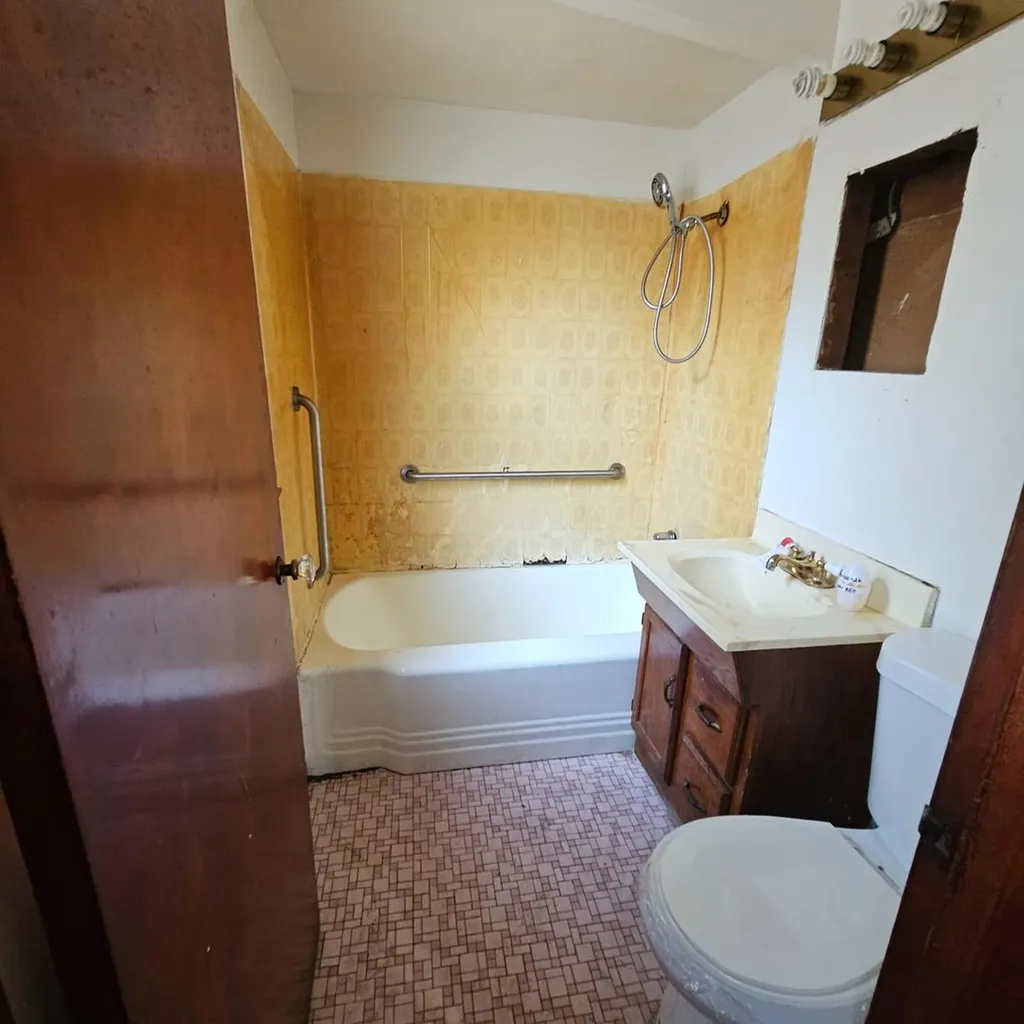 8456 South Damen Avenue Chicago IL 60620