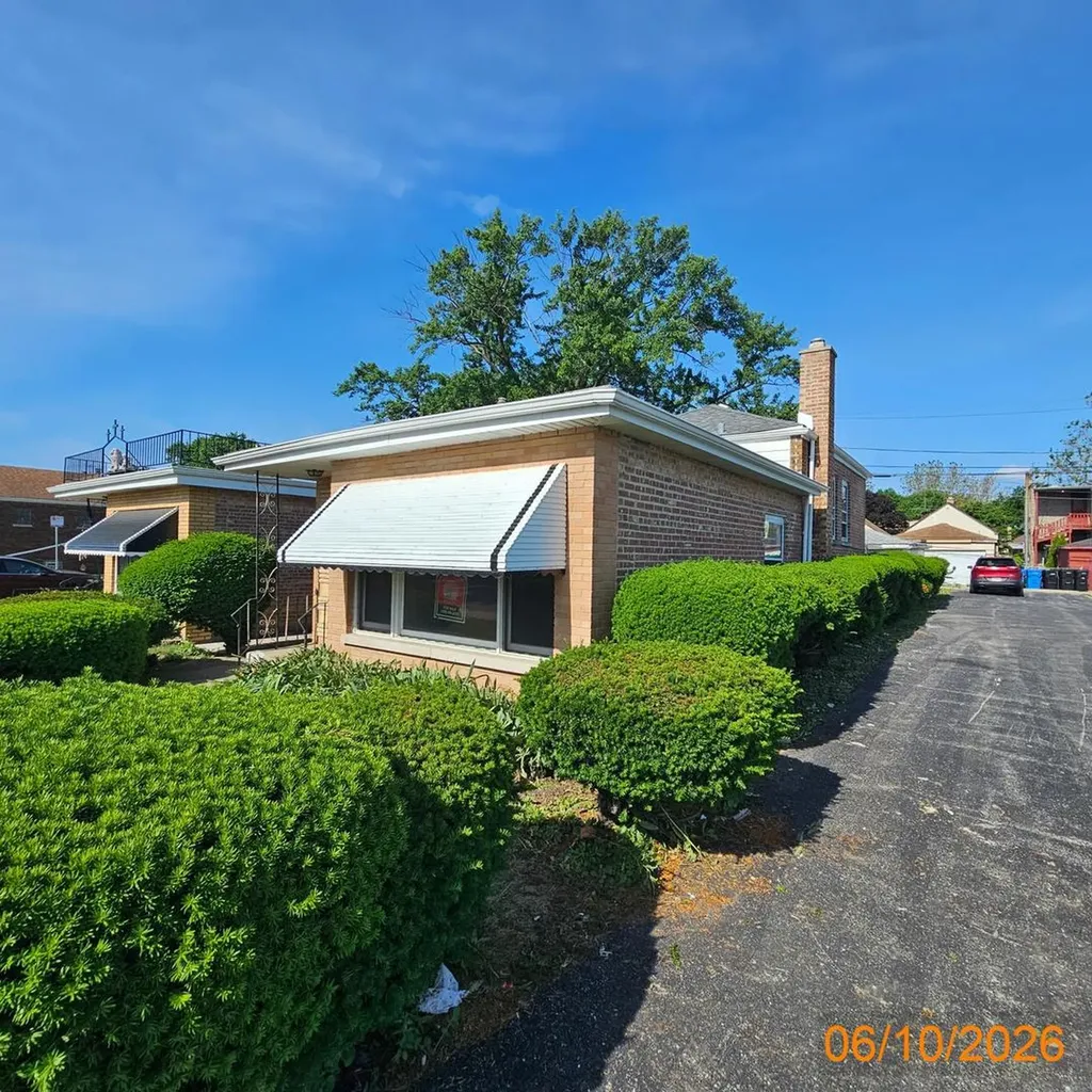 8456 South Damen Avenue Chicago IL 60620