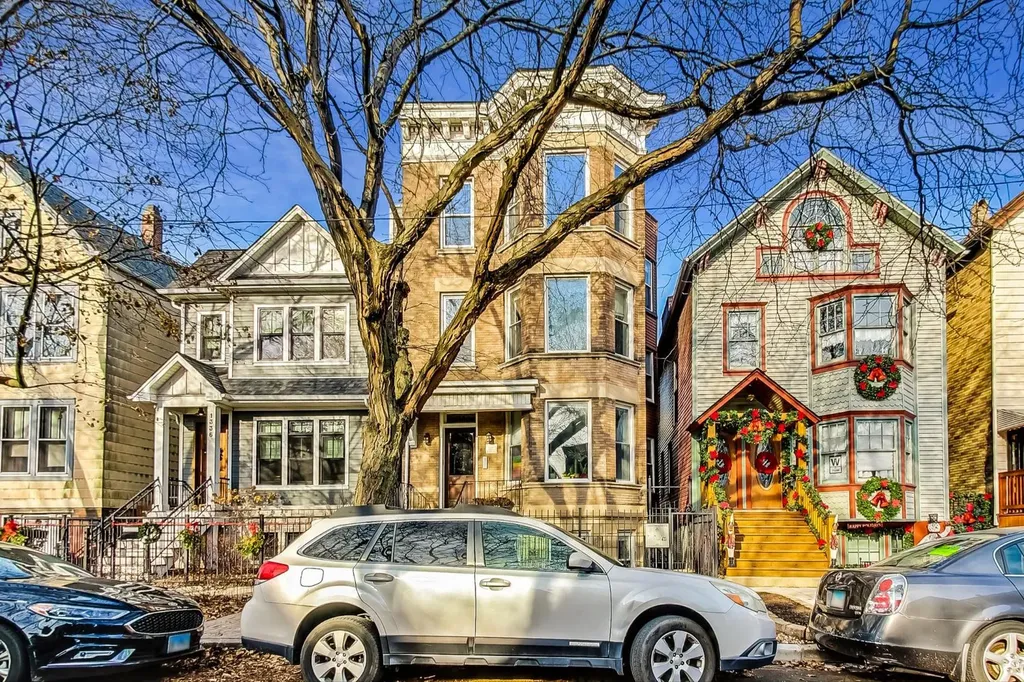 1332 West Nelson Street Chicago IL 60657