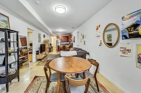 1332 West Nelson Street Chicago IL 60657