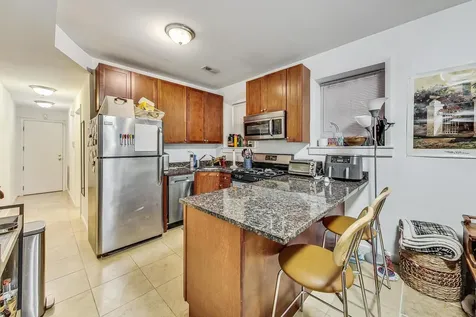 1332 West Nelson Street Chicago IL 60657