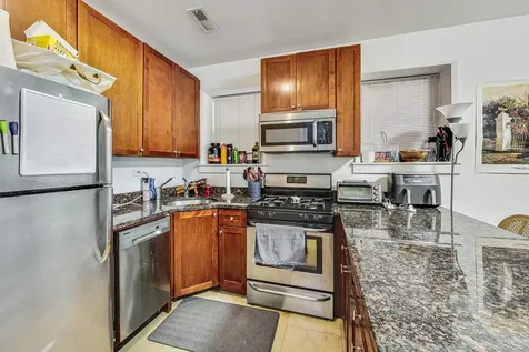 1332 West Nelson Street Chicago IL 60657