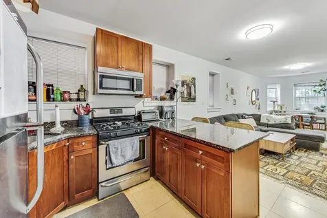 1332 West Nelson Street Chicago IL 60657