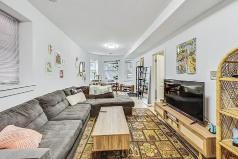 1332 West Nelson Street Chicago IL 60657
