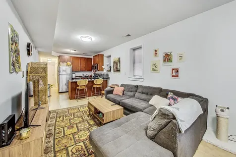 1332 West Nelson Street Chicago IL 60657
