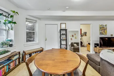 1332 West Nelson Street Chicago IL 60657