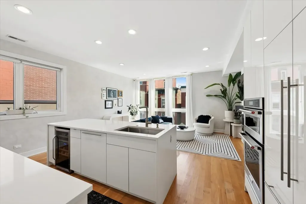 722 North Ada Street Chicago IL 60642