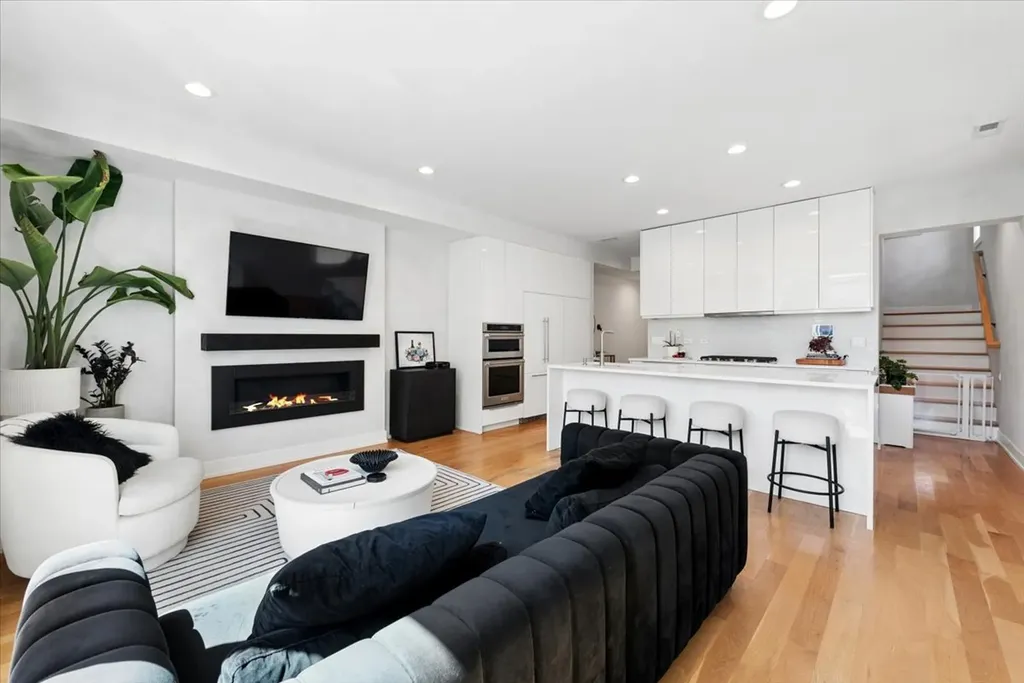 722 North Ada Street Chicago IL 60642