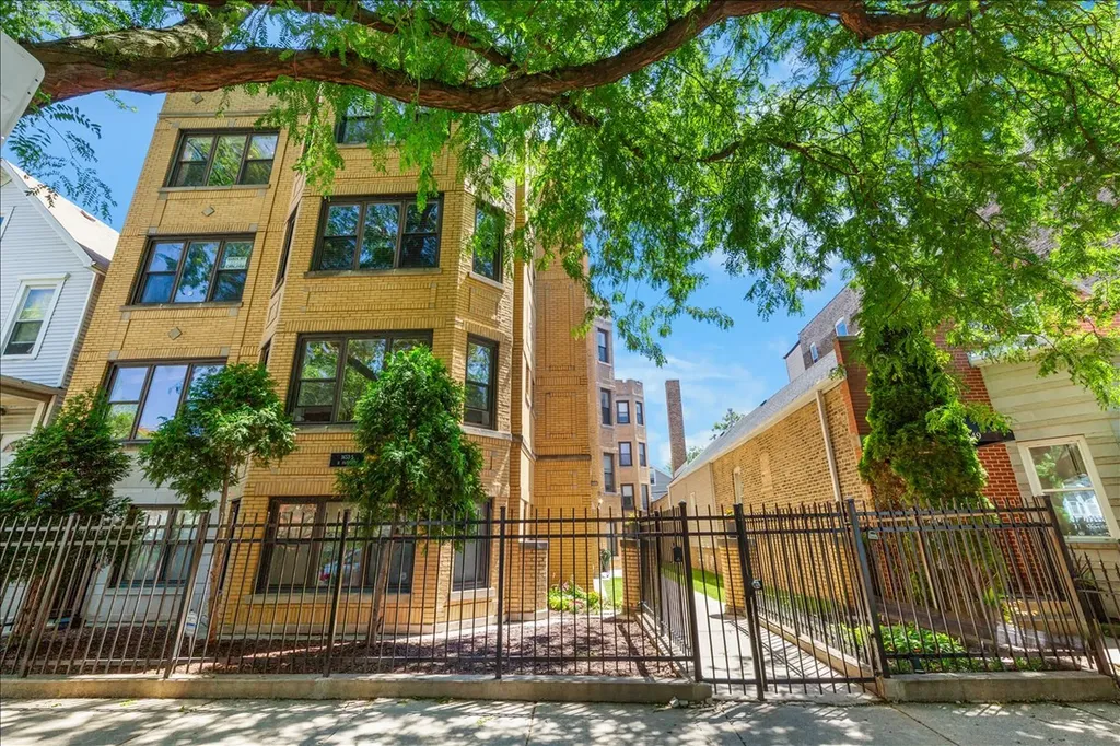 1655 North Fairfield Avenue Chicago IL 60647