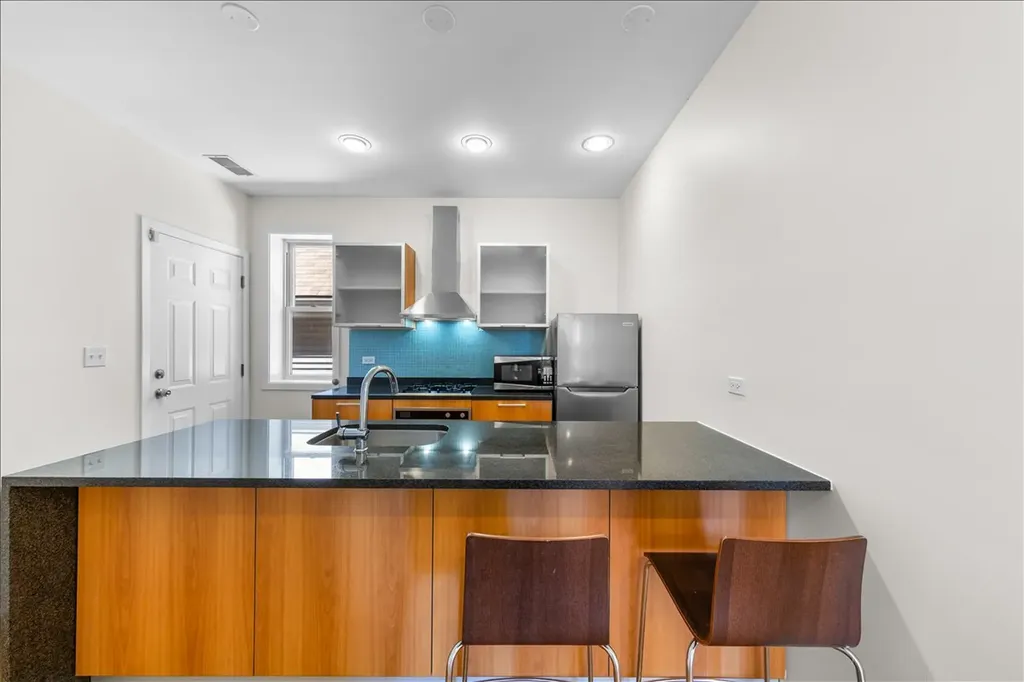 1655 North Fairfield Avenue Chicago IL 60647