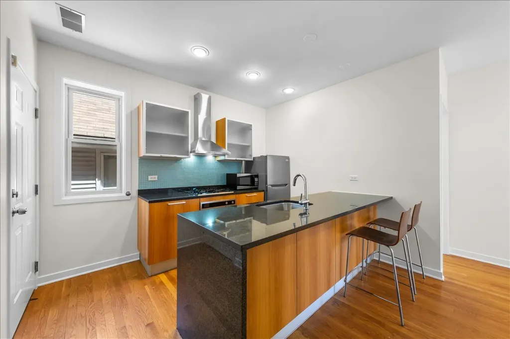 1655 North Fairfield Avenue Chicago IL 60647