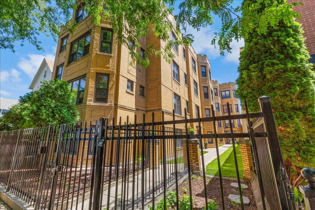 1655 North Fairfield Avenue Chicago IL 60647