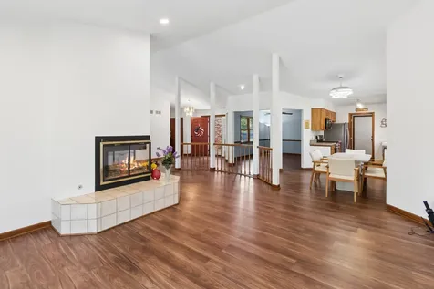 1108 East Oxford Lane Arlington Heights IL 60004