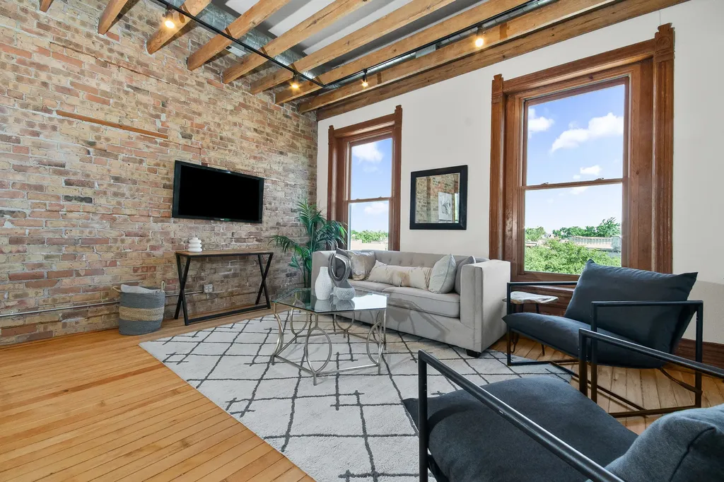 1925 West Division Street Chicago IL 60622
