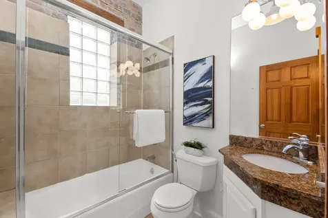 1925 West Division Street Chicago IL 60622
