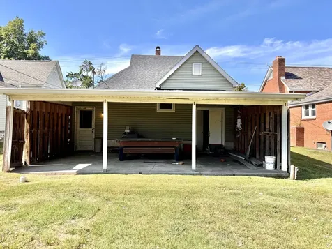 612 West Monroe Street W Herrin IL 62948