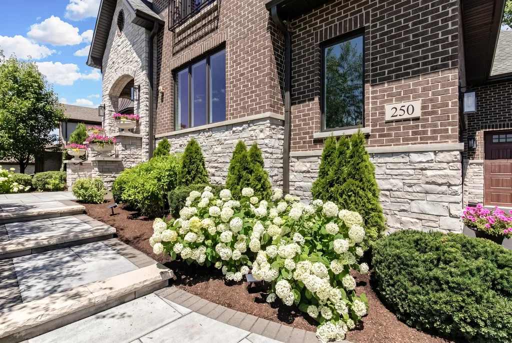 250 Clair View Court Lake Zurich IL 60047