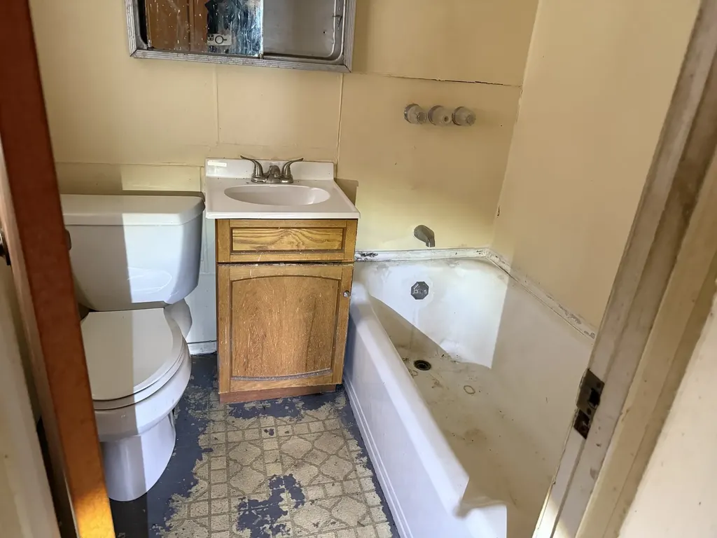 5216 West Melrose Street Chicago IL 60641