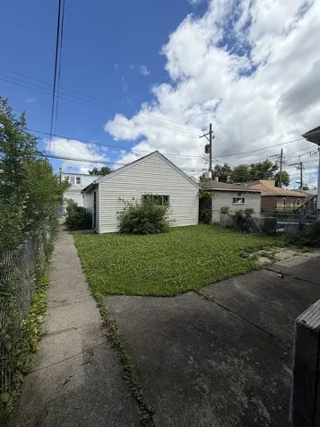 5216 West Melrose Street Chicago IL 60641