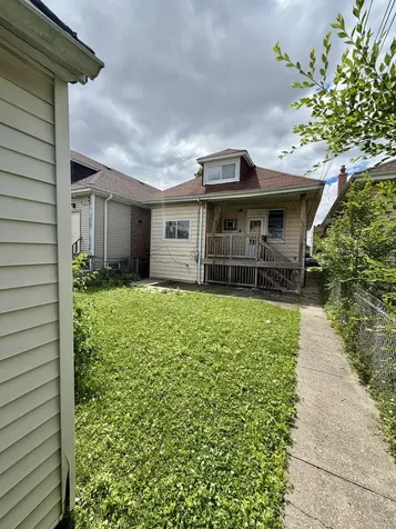 5216 West Melrose Street Chicago IL 60641