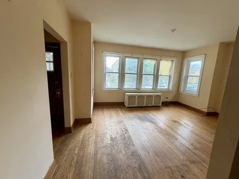 5216 West Melrose Street Chicago IL 60641