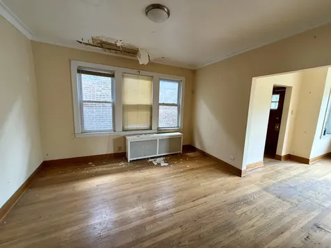 5216 West Melrose Street Chicago IL 60641