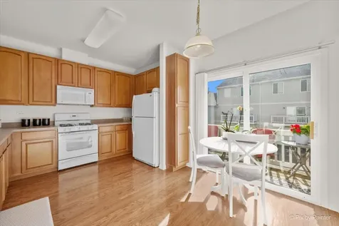 435 Cary Woods Circle Cary IL 60013