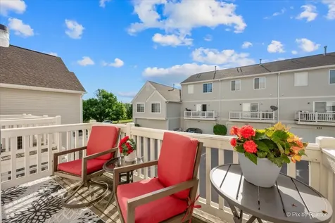 435 Cary Woods Circle Cary IL 60013