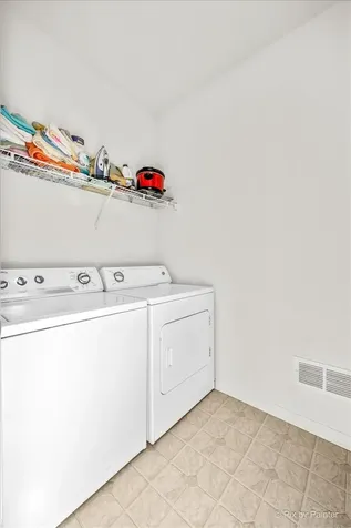 435 Cary Woods Circle Cary IL 60013