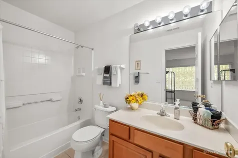 435 Cary Woods Circle Cary IL 60013