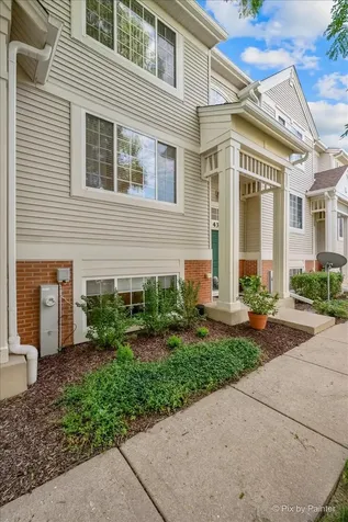 435 Cary Woods Circle Cary IL 60013