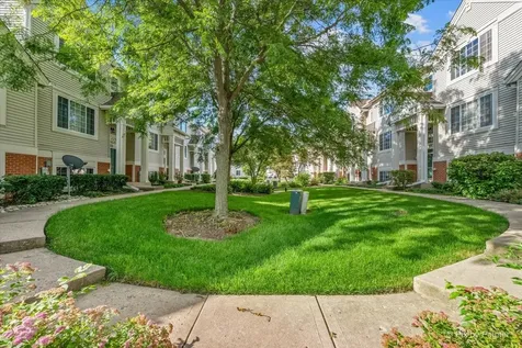 435 Cary Woods Circle Cary IL 60013