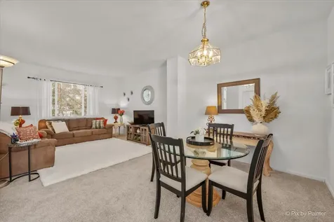 435 Cary Woods Circle Cary IL 60013