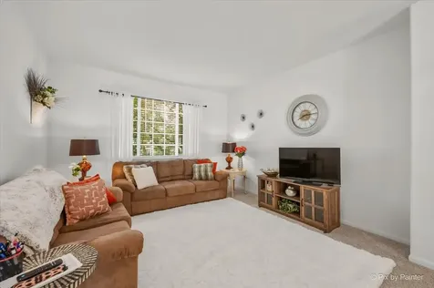 435 Cary Woods Circle Cary IL 60013