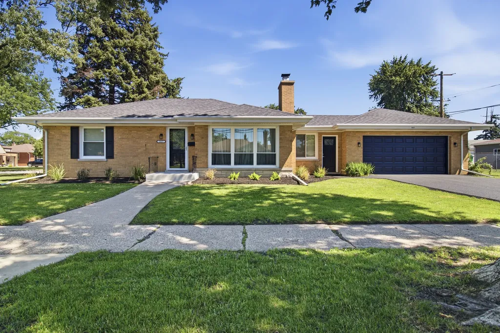 1857 Bristol Avenue Westchester IL 60154