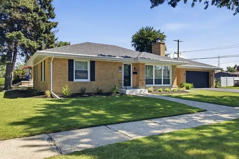 1857 Bristol Avenue Westchester IL 60154
