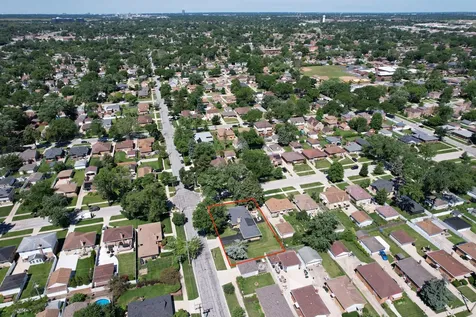 1857 Bristol Avenue Westchester IL 60154