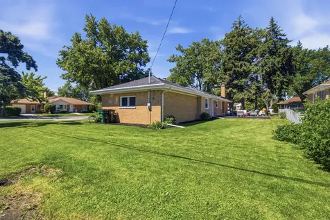 1857 Bristol Avenue Westchester IL 60154