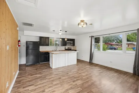 220 West 155th Street Harvey IL 60426