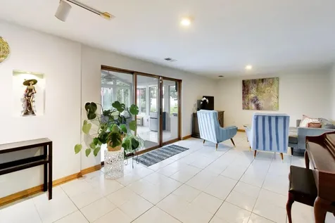 801 East Golfview Drive Mount Prospect IL 60056