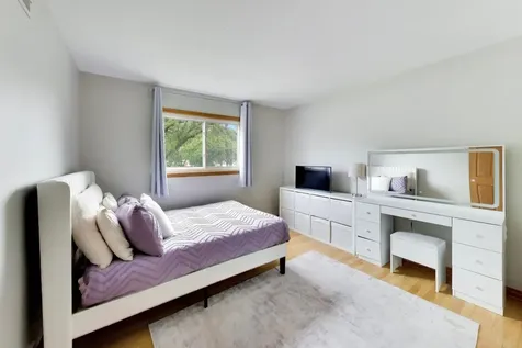 801 East Golfview Drive Mount Prospect IL 60056