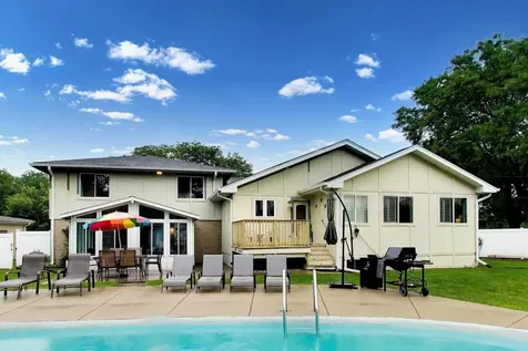801 East Golfview Drive Mount Prospect IL 60056