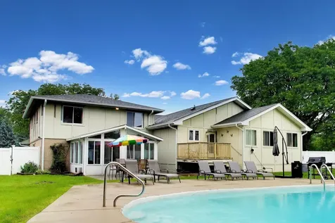 801 East Golfview Drive Mount Prospect IL 60056