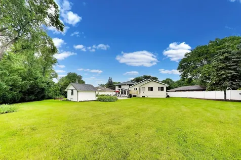 801 East Golfview Drive Mount Prospect IL 60056